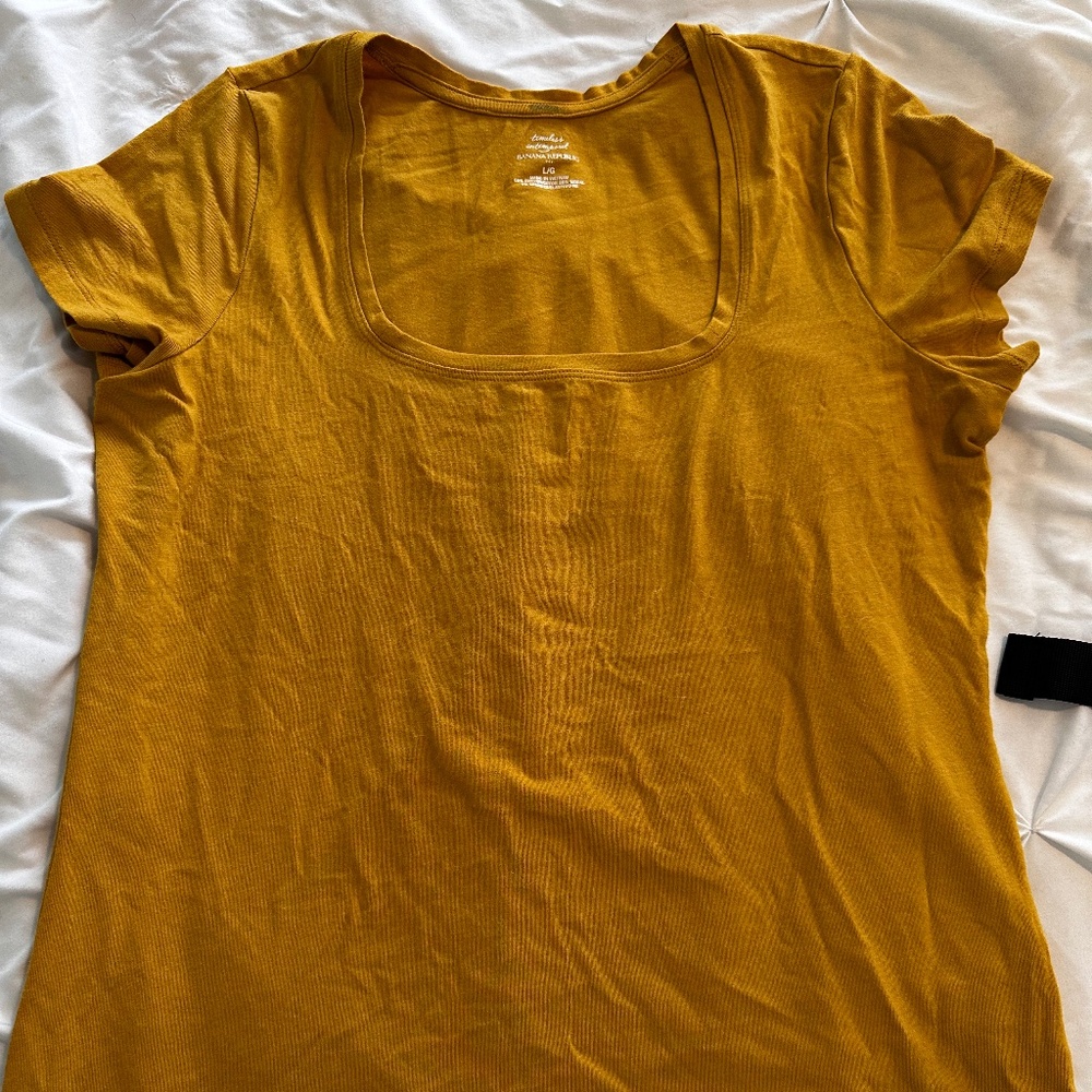 ✨Banana Republic Tee✨